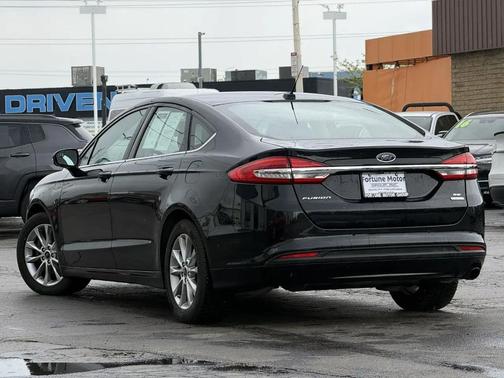 Black 2017 Ford Fusion SE