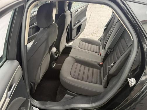 Black 2017 Ford Fusion SE