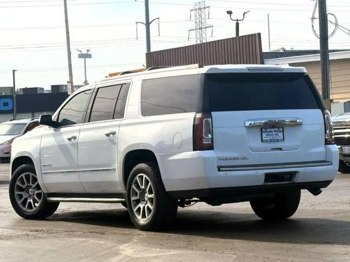 White 2017 GMC Yukon XL Denali