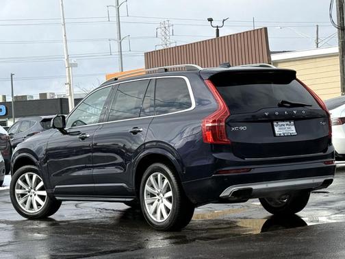 2016 Volvo XC90 T6 Momentum
