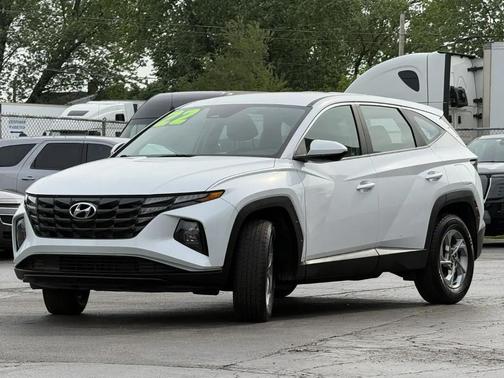 White 2022 Hyundai TUCSON SE
