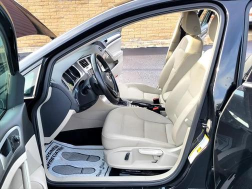 2015 Volkswagen Golf SportWagen TDI S 4-Door