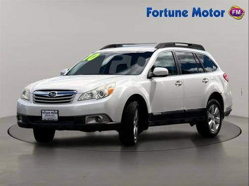 White 2010 Subaru Outback 2.5 i Premium