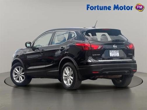 Black 2018 Nissan Rogue Sport SV
