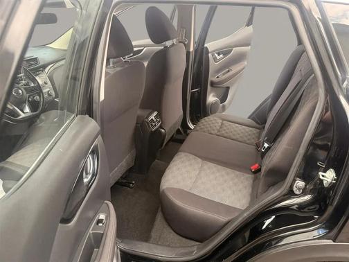 Black 2018 Nissan Rogue Sport SV