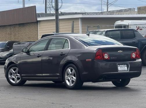 Gray 2010 Chevrolet Malibu LT