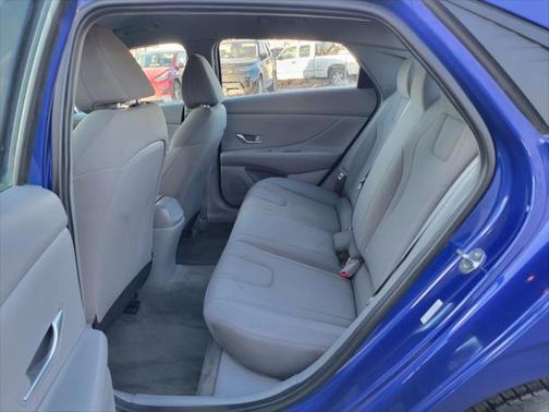 2021 Hyundai ELANTRA SE