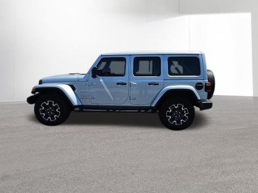 Silver Zynith Clearcoat 2024 Jeep Wrangler Sahara