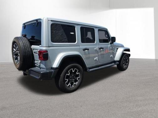Silver Zynith Clearcoat 2024 Jeep Wrangler Sahara