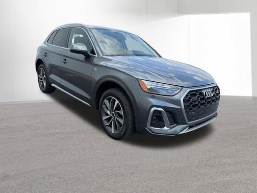 Daytona Gray Pearl Effect 2023 Audi Q5 45 S line quattro Premium