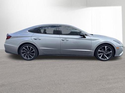 Shimmering Silver Pearl 2021 Hyundai SONATA SEL Plus