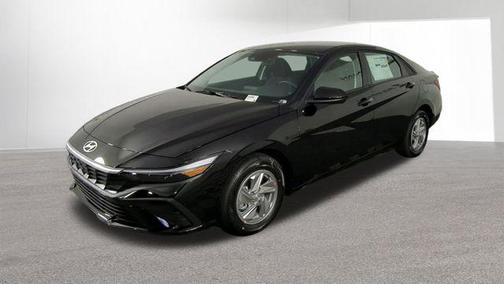 Black 2026 Hyundai ELANTRA SE