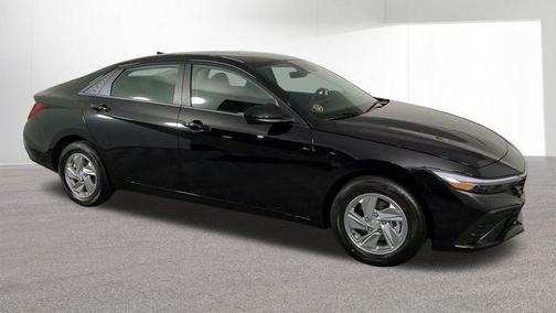 Black 2026 Hyundai ELANTRA SE
