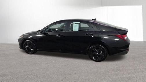 Phantom Black 2022 Hyundai ELANTRA SEL