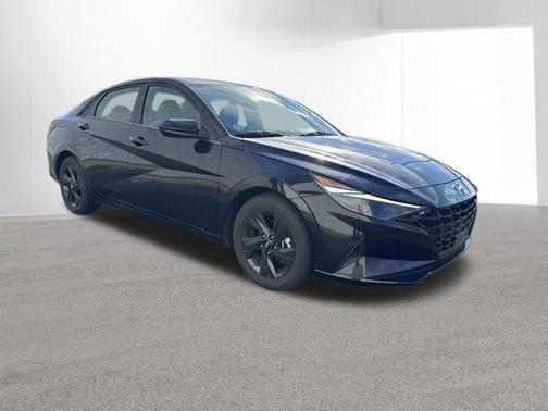 Phantom Black 2022 Hyundai ELANTRA SEL