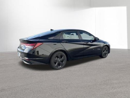 Phantom Black 2022 Hyundai ELANTRA SEL
