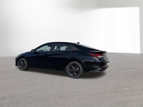 Phantom Black 2022 Hyundai ELANTRA SEL
