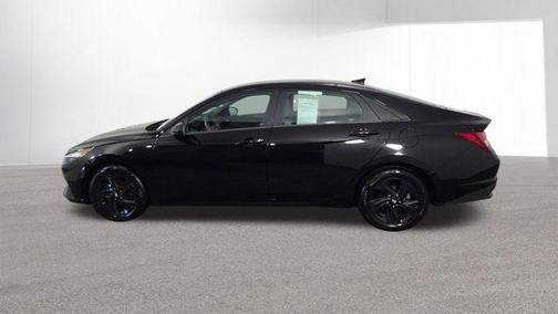 Phantom Black 2022 Hyundai ELANTRA SEL