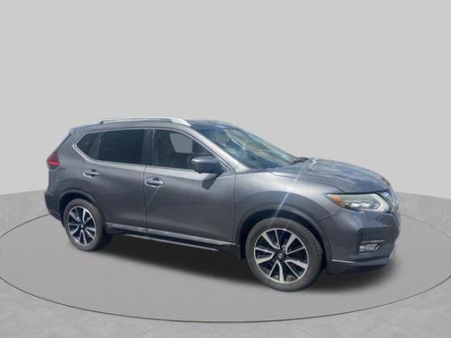 Gun Metallic 2017 Nissan Rogue SL