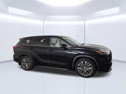 Midnight Black Metallic 2022 Toyota Highlander Platinum