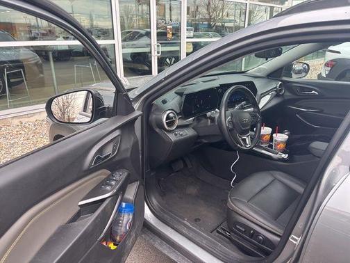 Sterling Gray Metallic 2025 Chevrolet Trax ACTIV