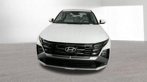 White Pearl 2026 Hyundai TUCSON SE