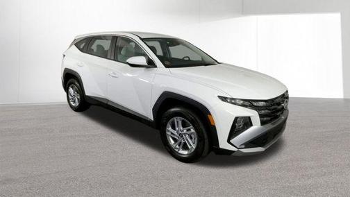 White Pearl 2026 Hyundai TUCSON SE
