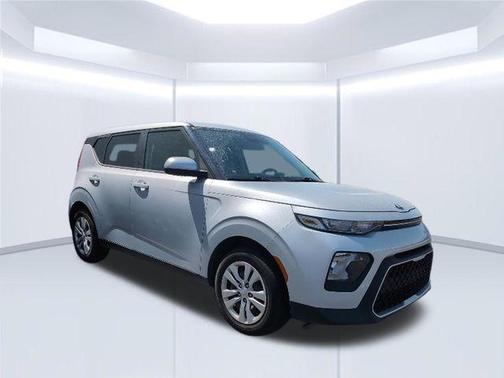 Sparkling Silver 2020 Kia Soul LX