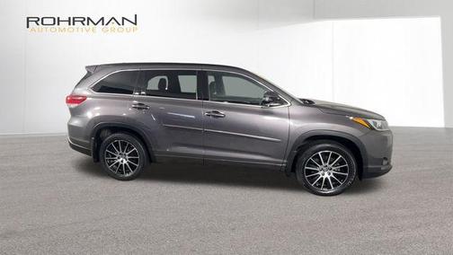 2017 Toyota Highlander SE
