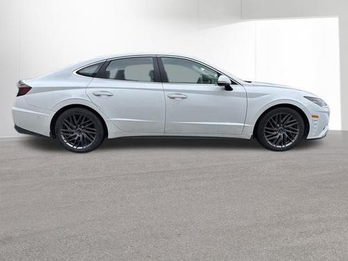 Quartz White 2022 Hyundai SONATA Limited