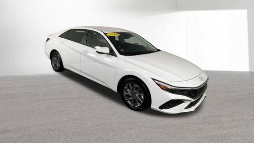 White 2024 Hyundai ELANTRA SEL