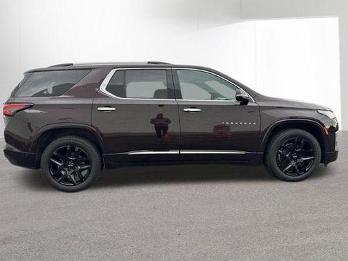 Black Cherry Metallic 2022 Chevrolet Traverse Premier