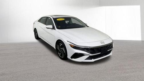 White 2025 Hyundai ELANTRA SEL Convenience