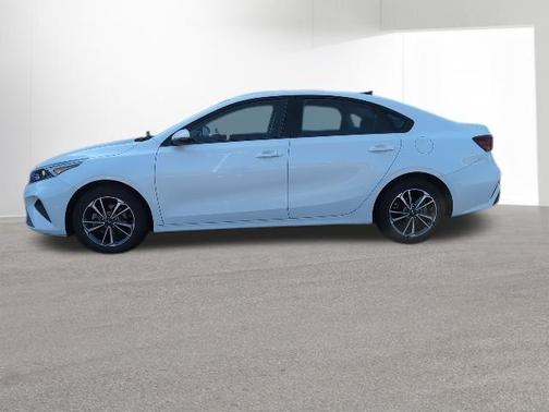 Snow White Pearl 2024 Kia Forte LXS
