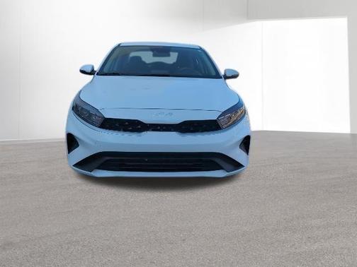 Snow White Pearl 2024 Kia Forte LXS