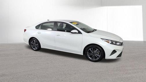 Snow White Pearl 2024 Kia Forte LXS
