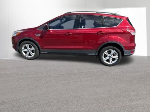Ruby Red Metallic 2016 Ford Escape SE