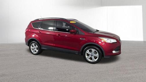 Ruby Red Metallic 2016 Ford Escape SE