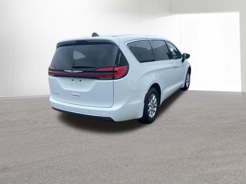 2024 Chrysler Pacifica Touring-L