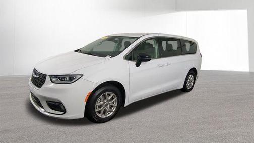 2024 Chrysler Pacifica Touring-L