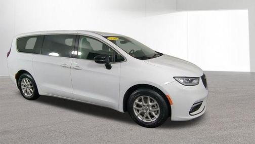 2024 Chrysler Pacifica Touring-L