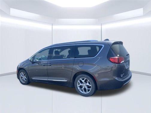 Granite Crystal Clearcoat Metallic 2019 Chrysler Pacifica Limited