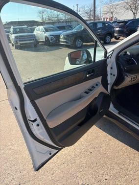 White 2016 Subaru Outback 2.5i Limited