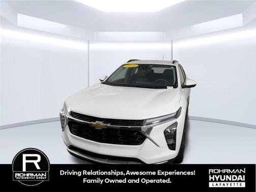 Summit White 2025 Chevrolet Trax LT