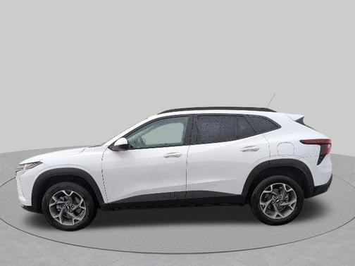 Summit White 2025 Chevrolet Trax LT