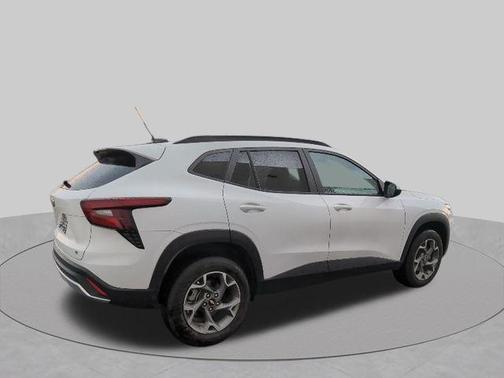 Summit White 2025 Chevrolet Trax LT