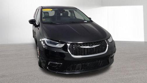 Diamond Black 2024 Chrysler Pacifica Touring-L
