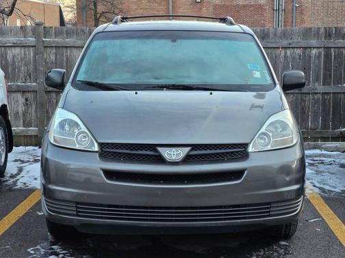 2005 Toyota Sienna LE