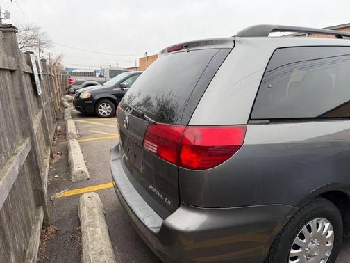 2005 Toyota Sienna LE