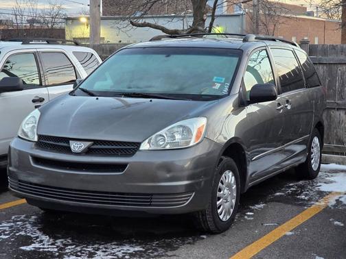 2005 Toyota Sienna LE
